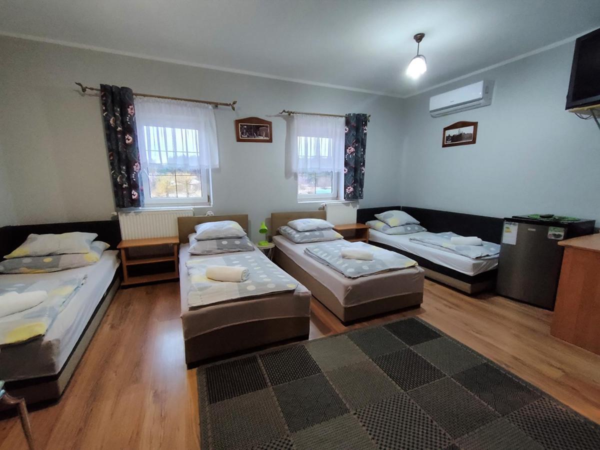 Stajnia Pod Debem Bed and Breakfast Σταραχοβίτσε Εξωτερικό φωτογραφία