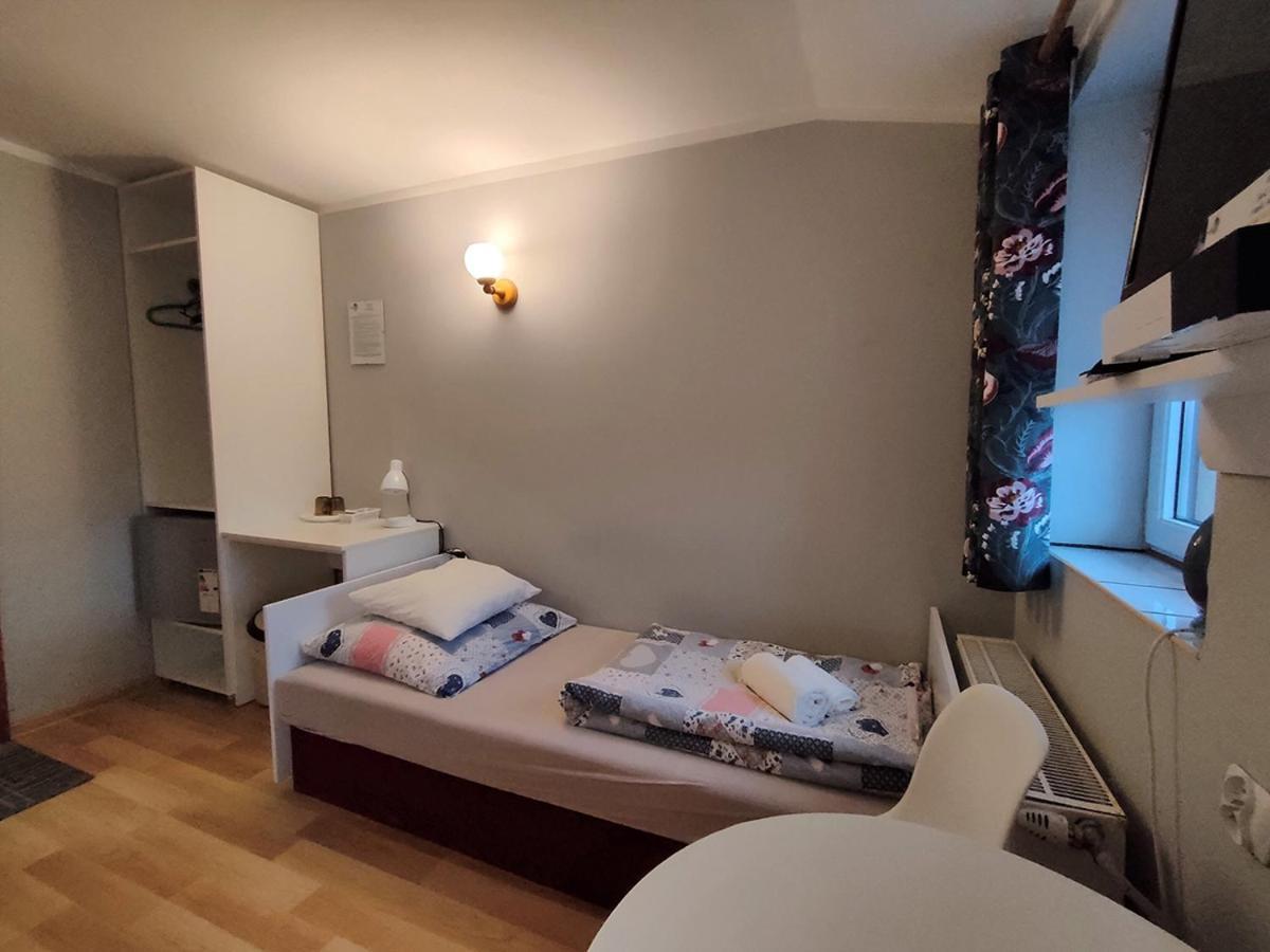 Stajnia Pod Debem Bed and Breakfast Σταραχοβίτσε Εξωτερικό φωτογραφία